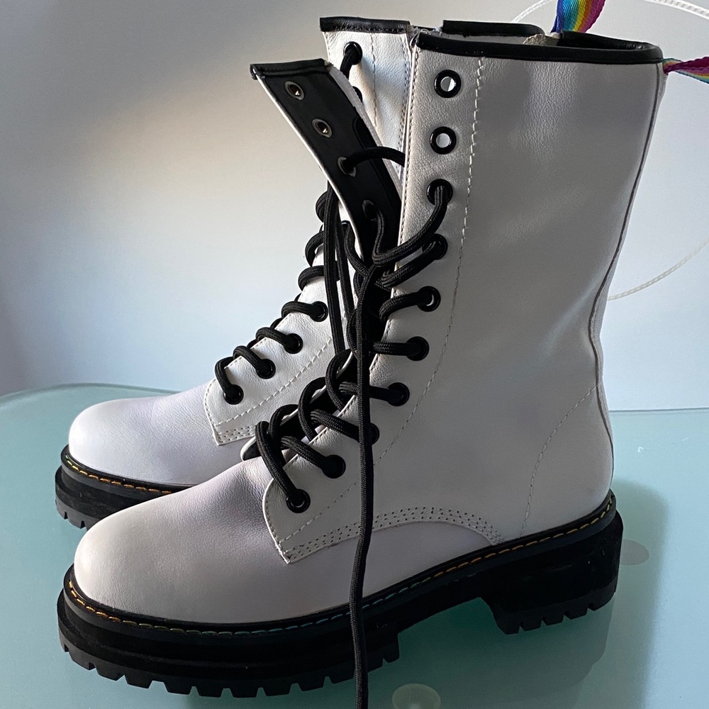 Kurt Geiger White Leather Combat Boots SZ 36.5 Lace Up Lug Sole